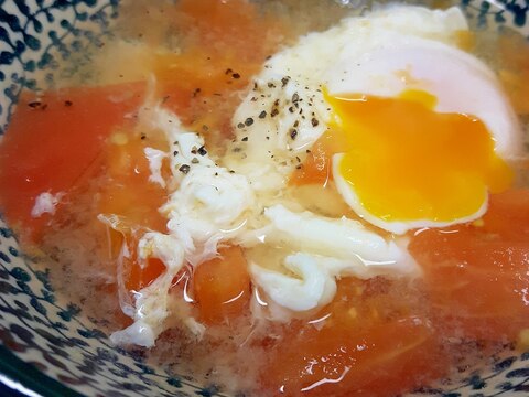 簡単ヘルシー!トマトとポーチドエッグのスープ♪